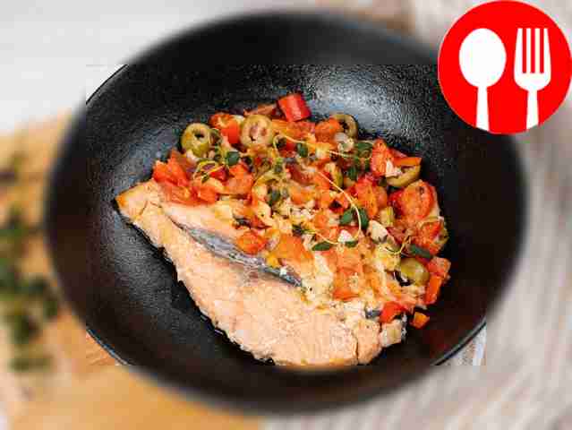 Salmon baked in foil with tomatoes