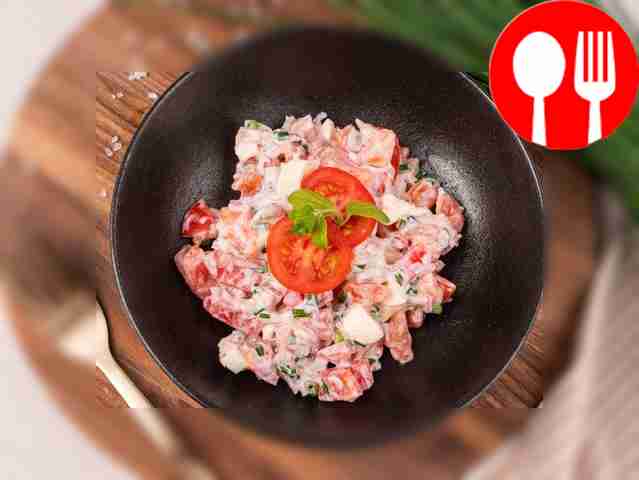 Salmon salad with cheese