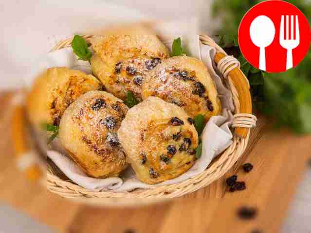 Puff snails with cottage cheese and raisins
