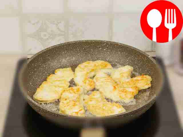 Обжарьте рыбу с обеих сторон до появления...