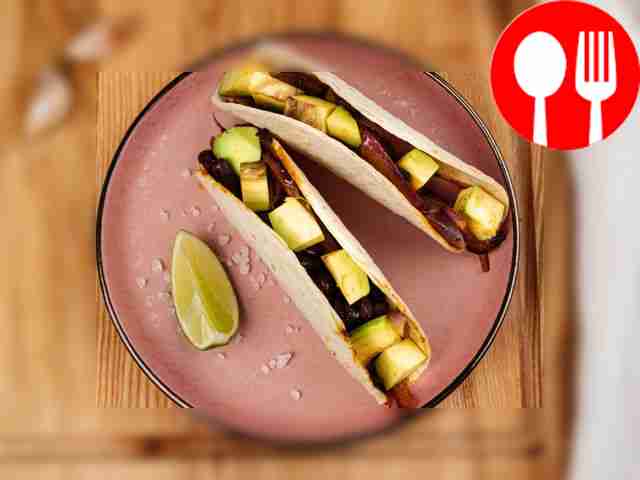 Тако с фасолью и авокадо