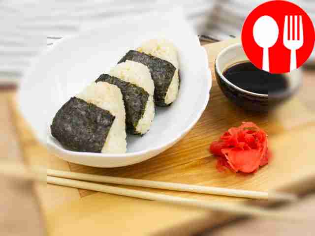 Онигири с крабовыми палочками Onigiri with crab sticks