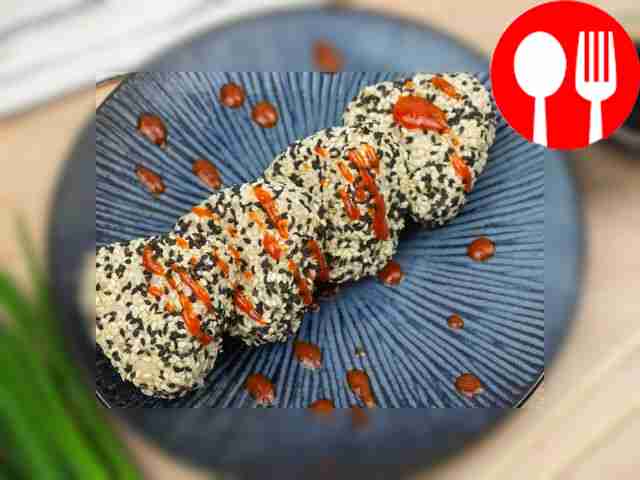 Onigiri with smoked pink salmon and green onions