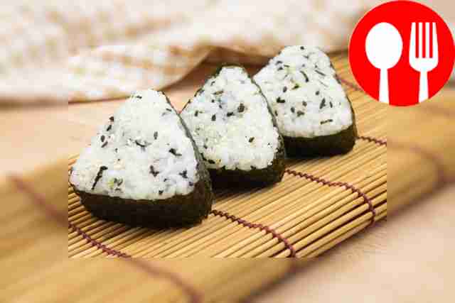 Quick onigiri with avocado
