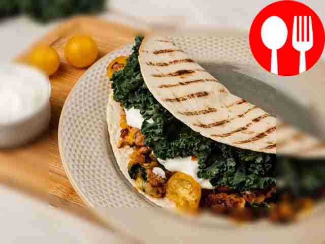 Taco with minced meat and lentils
