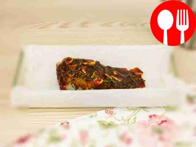 Coat the pike perch with the resulting mixture...