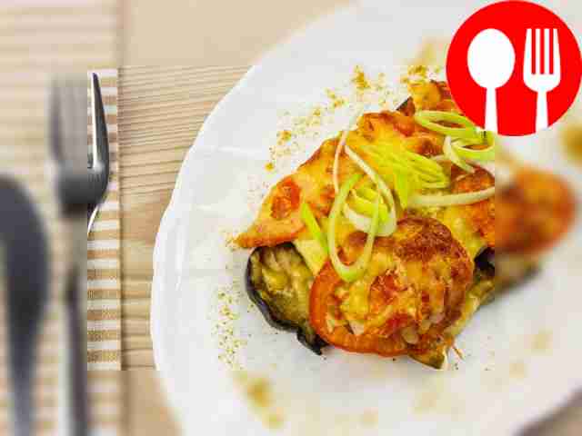 Судак с баклажанами и сыром