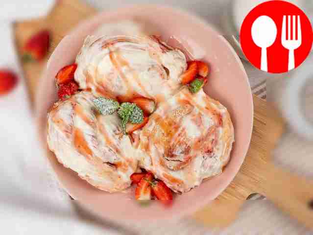 Cinnabons with strawberry filling