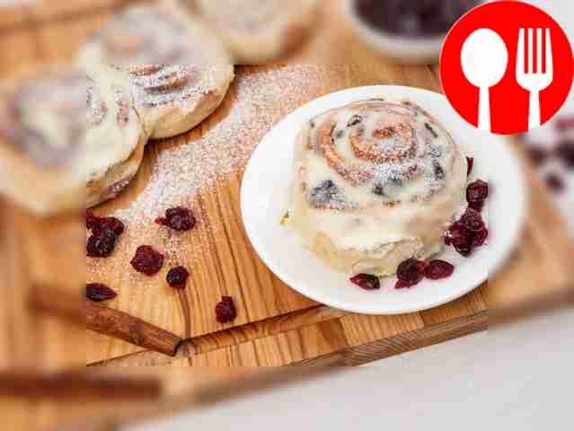 Cinnabons with dried cranberries