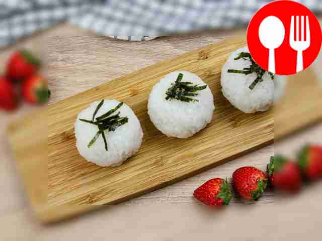 Sweet onigiri with strawberries and ricotta