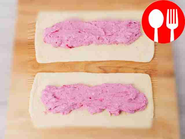 Divide the finished puff pastry into 3 strips...