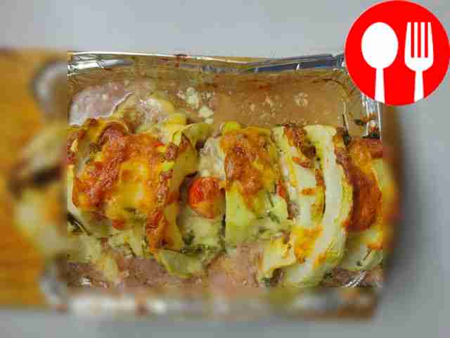 Мясной рулет из кабачка