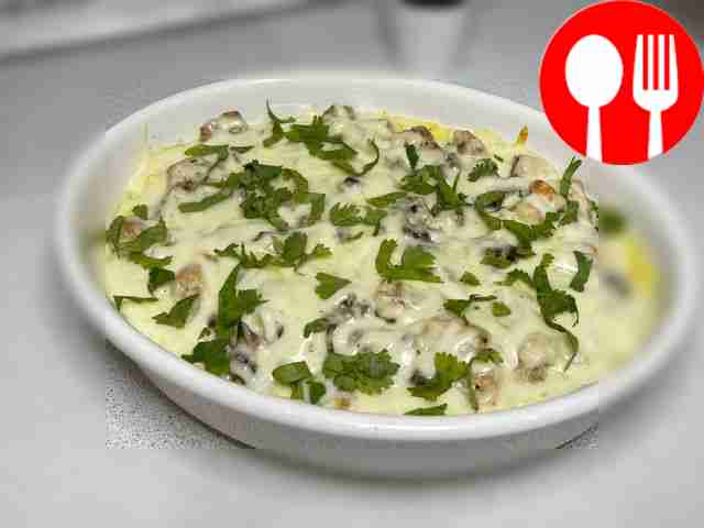 Картофельная запеканка с грибами и курицей