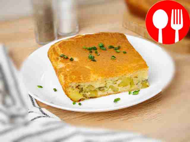 Сытный заливной пирог с картошкой и яйцом