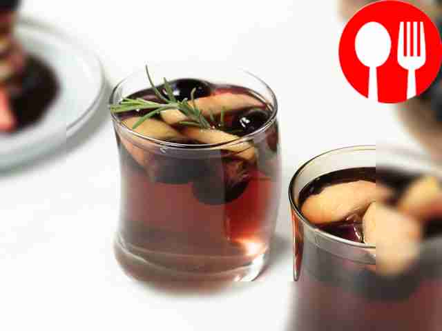 Quince compote with grapes