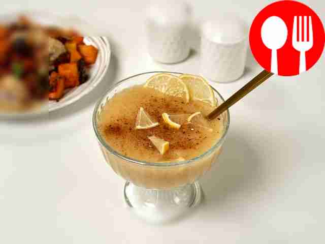 Quince sauce with lemon juice