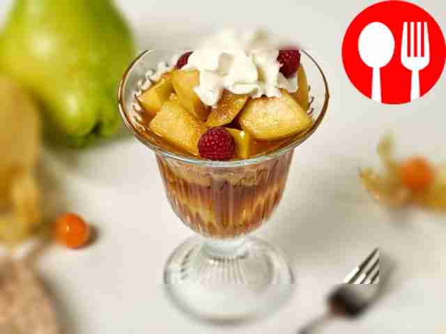 Подавайте маринованную айву в маленьком...