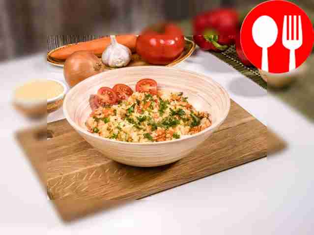Couscous with tomato and bell pepper