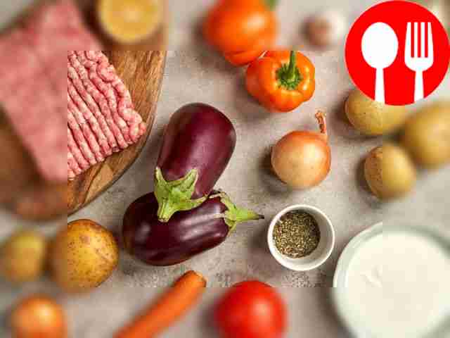 Разморозьте фарш в холодильнике на три часа....