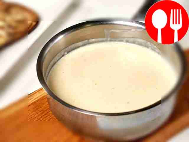 Подготовьте баклажаны. Слегка смажьте их с...