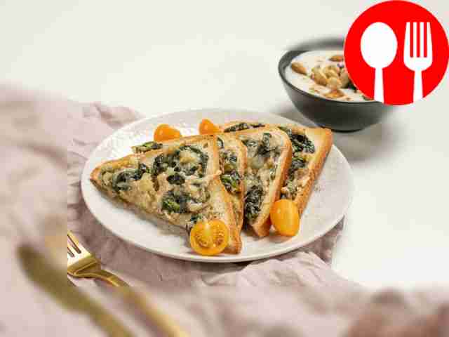 Тост со шпинатом