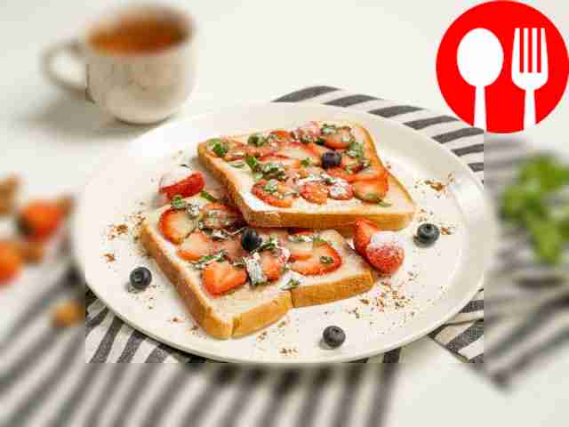 Strawberry toast