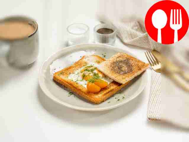 Toast with chicken egg