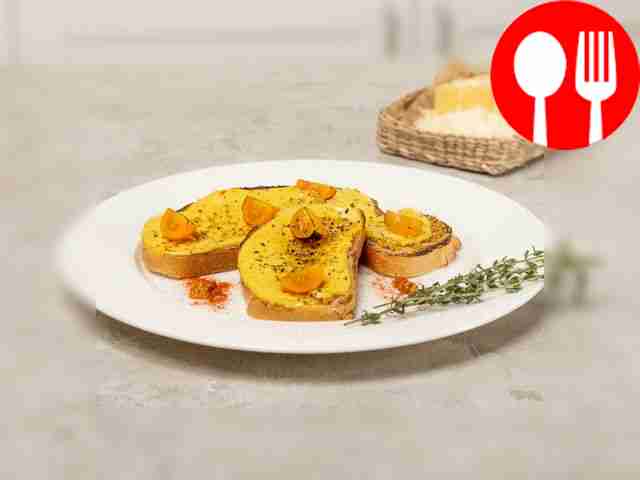 Тост с сырным соусом