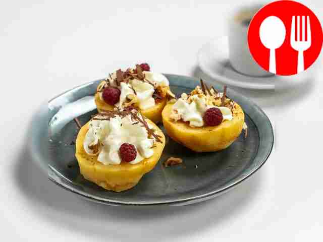 Quince with whipped cream