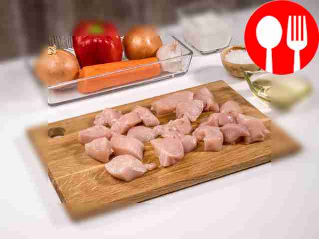 Cut the chicken fillet into small pieces....