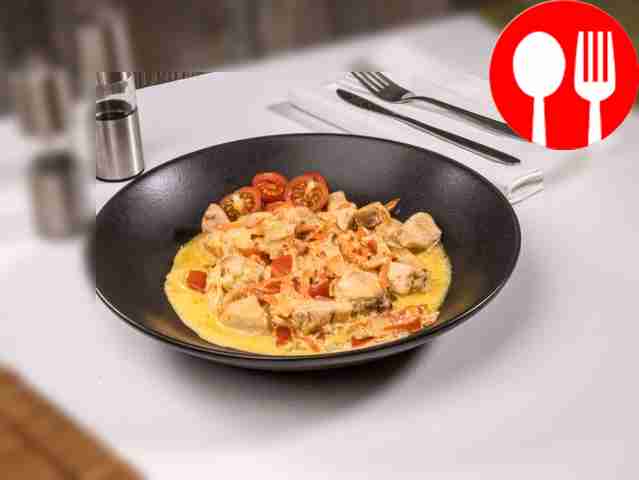 Chicken fillet with vegetables in creamy sauce