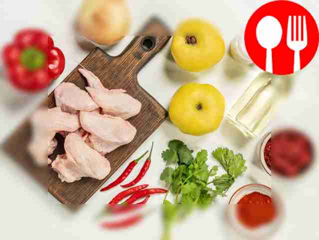 Wash the chicken wings and dry them on paper...