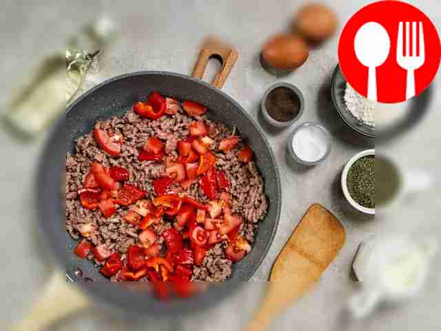 Fry the minced meat and vegetables. Heat 1...