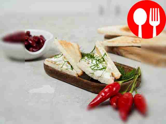 Toast with soft cheese