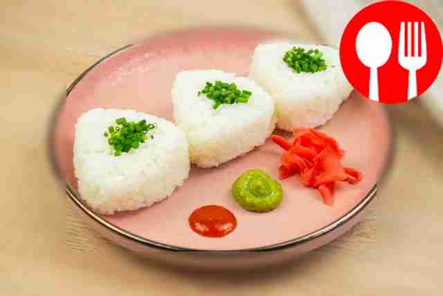 Onigiri with omelette