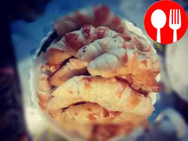 Рогалик с шоколадной начинкой Bagel with chocolate filling