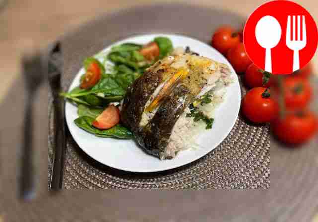 Baked carp with lemon and garlic