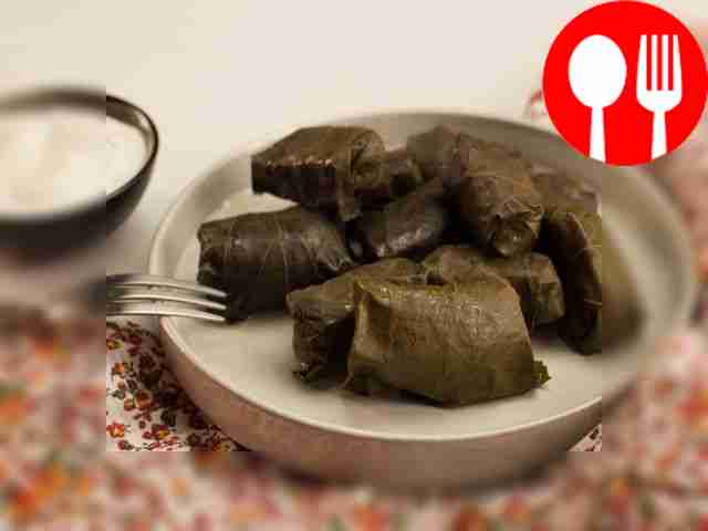 Serve the finished dolma with sauce.