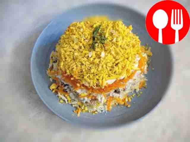 Rainbow mackerel salad with vegetables and corn