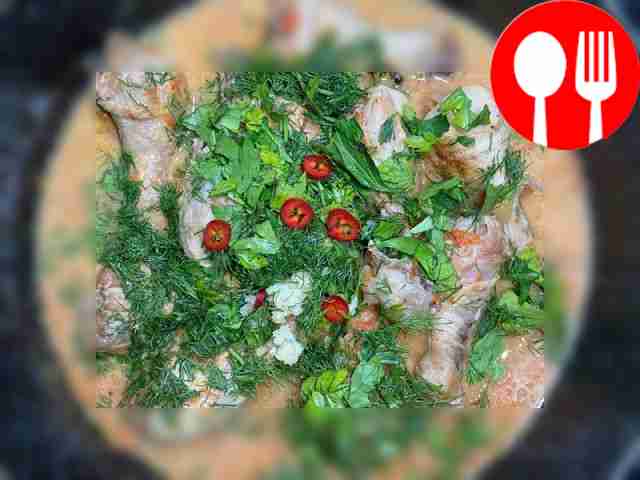 Пряное чахохбили с овощами и травами