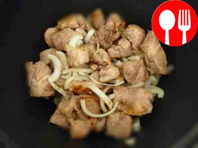 Установите мультиварку на режим жарки, налейте...