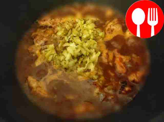 Посолите, добавьте специи и помидор. Влейте...