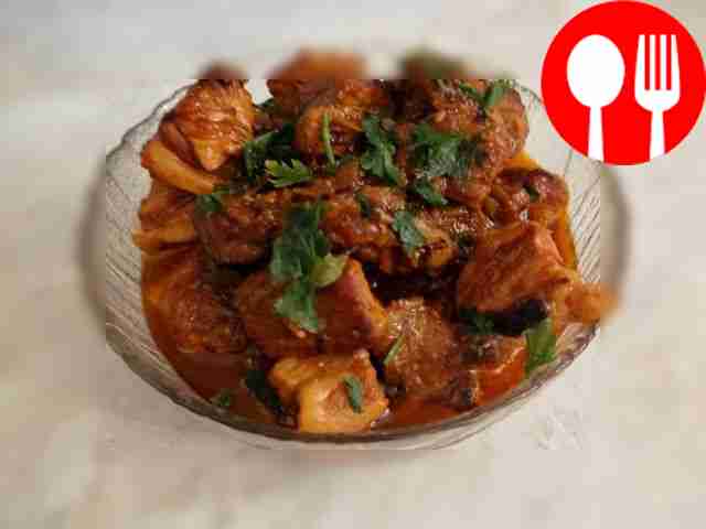 Простое азу с соленым огурцом в мультиварке