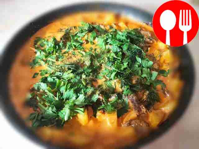 Rich azu with sour cream and tkemali sauce