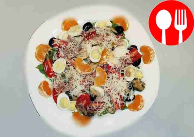 Spicy tuna salad and tangerine