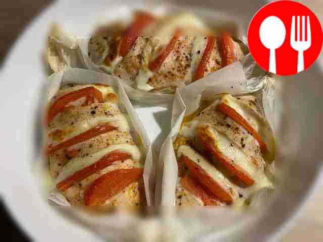 Сытные лодочки с куриной грудкой и сыром моцарелла Hearty boats with chicken breast and mozzarella cheese