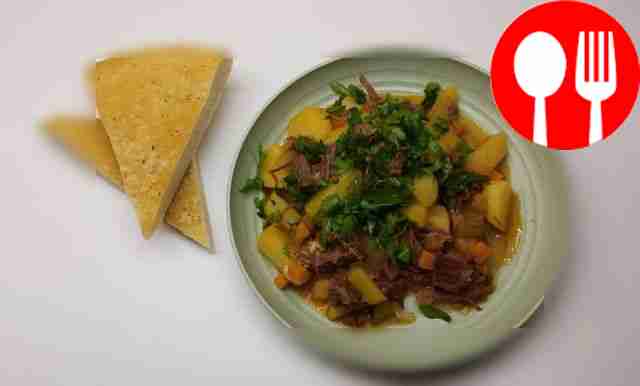 Быстрое азу с тушенкой в мультиварке Quick basics with stewed meat in a slow cooker