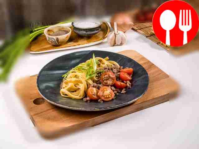Tagliatelle with minced meat and tomatoes