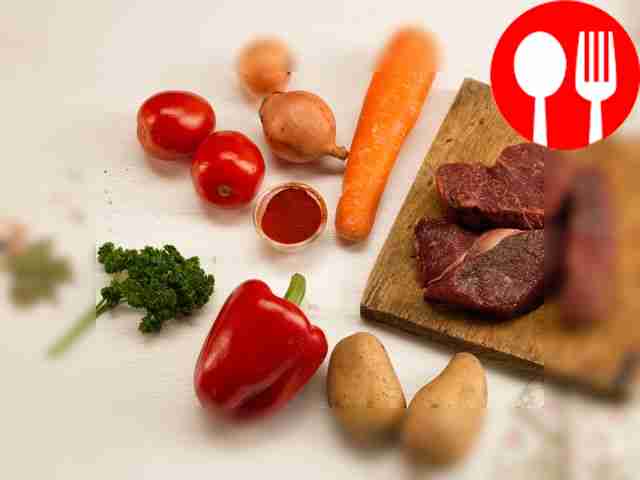 Очистите картофель, лук и морковь. Картофель и...