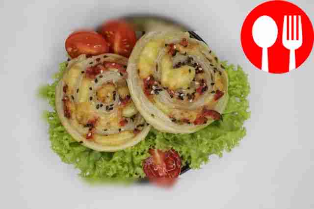 Puff pastries with sausage and cheese